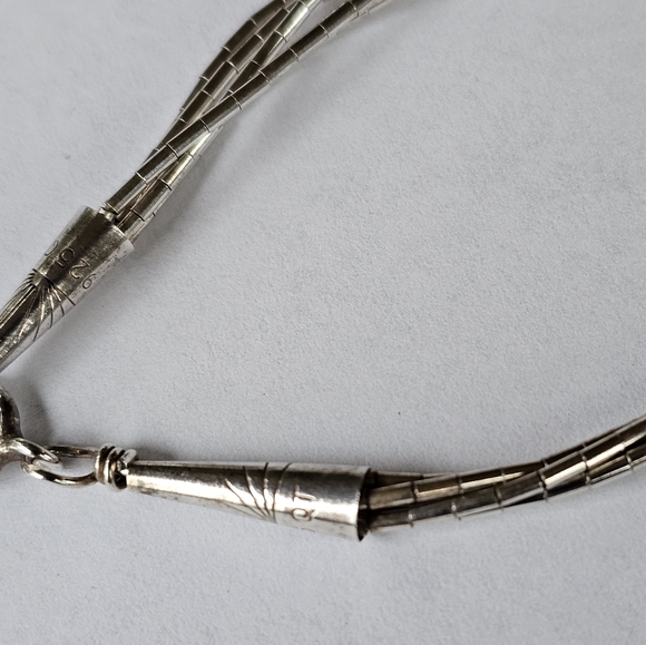 Native American Designer Liquid Sterling Silver & Gemstone Beaded Necklace! - Picture 4 of 5